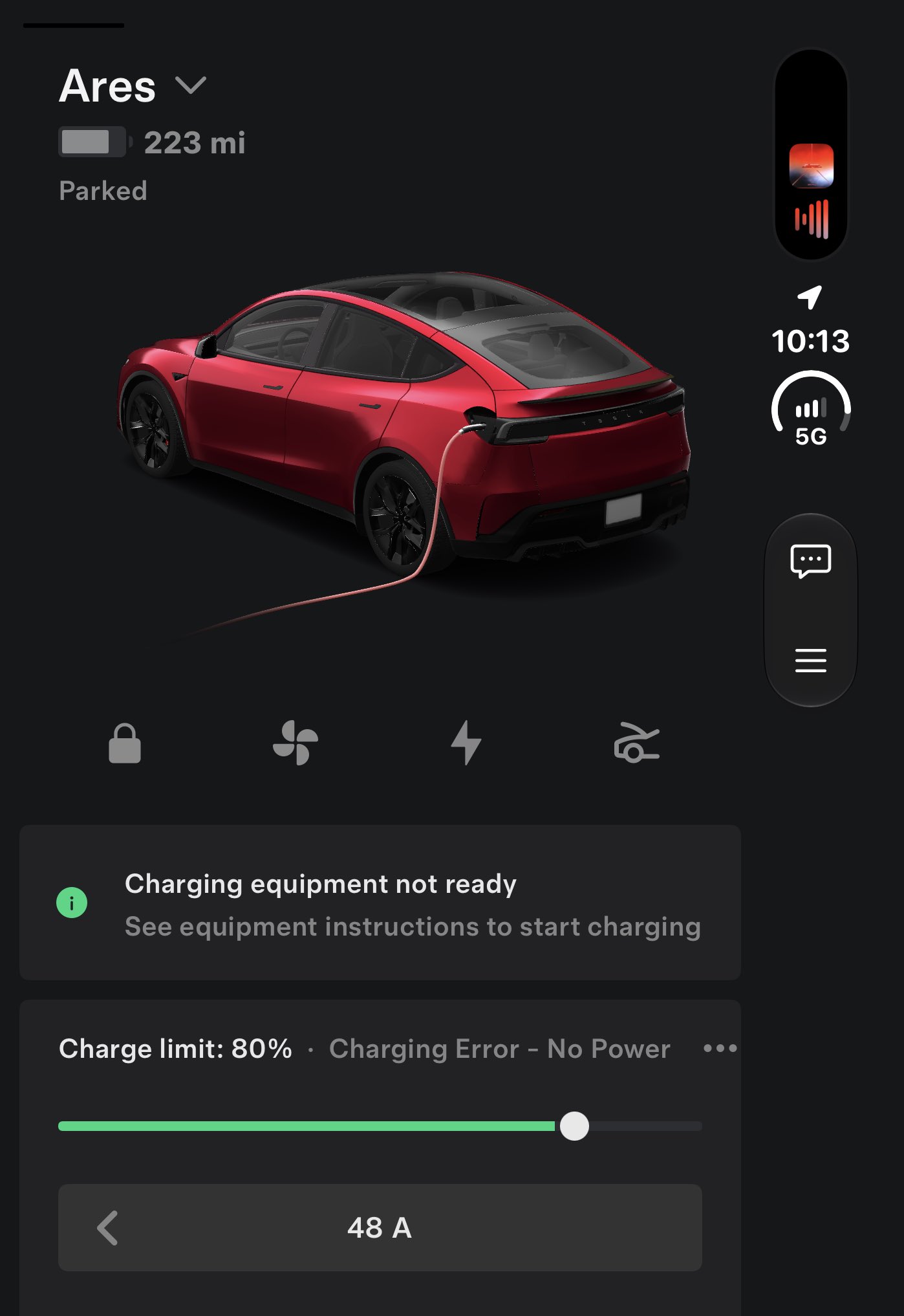 App Tesla no ecrã exterior do iPhone Duo fechado