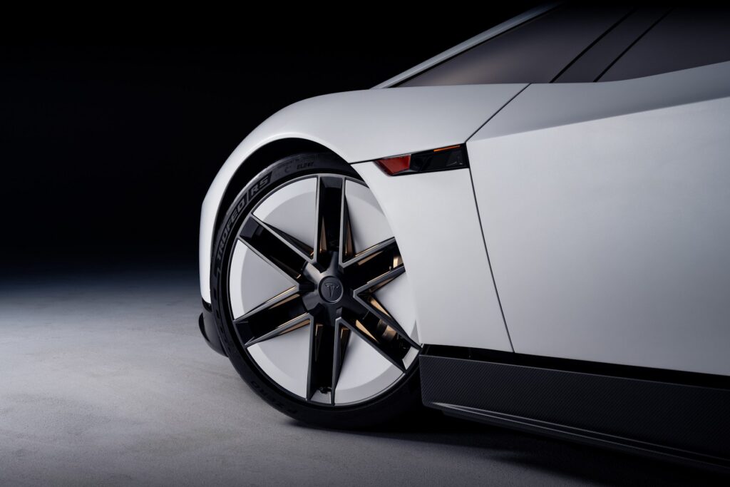 Roda dianteira e flanco do novo Tesla Roadster