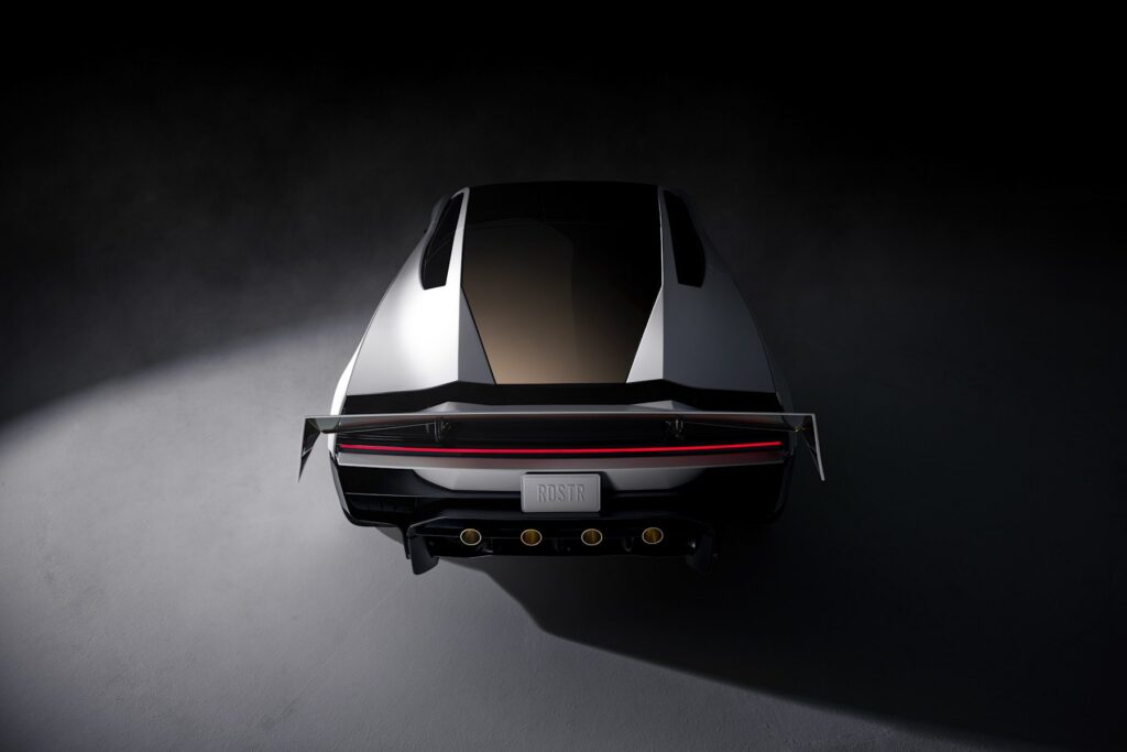 Traseira do novo Tesla Roadster com a asa ativa levantada