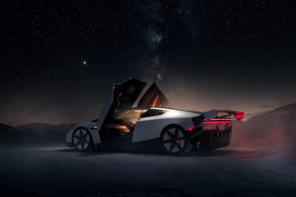 Novo Tesla Roadster de portas abertas no deserto à noite